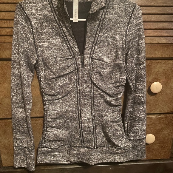Lululemon pullover - Picture 1 of 5